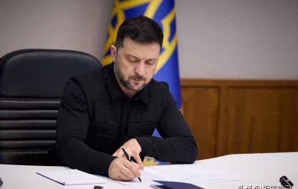 股票配资门户平台社区 2026 赫尔松跨年夜: 无人机阴影下的血色新年与无声的真相