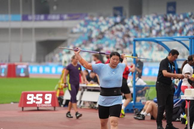 18岁中国标枪选手严子怡打破亚洲纪录 71米74震惊世界